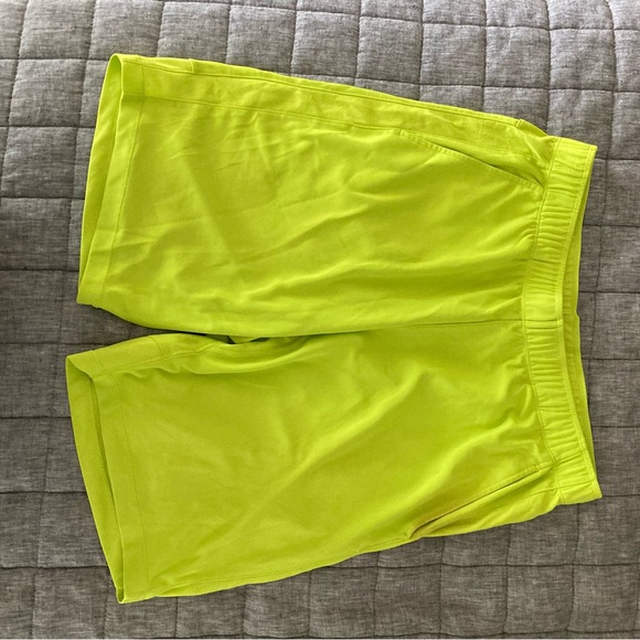Uniqlo active/tennis shorts, L - Picture 3 of 7